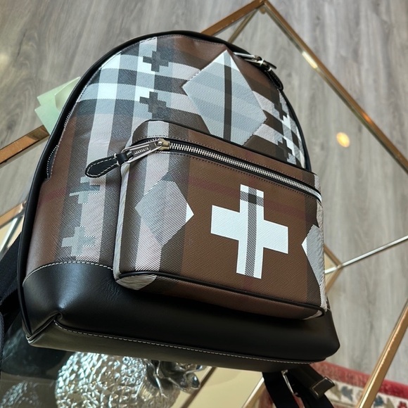 Authentic Burberry backpack - Picture 15 of 16